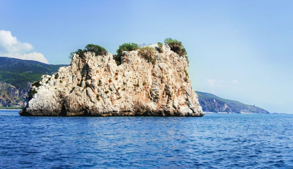 La spiaggia delle Saline di Palinuro: un tuffo nella storia e natura del Cilento